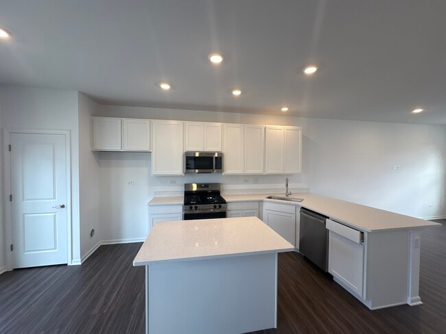 Building Photo - 25636 W Yorkshire Dr