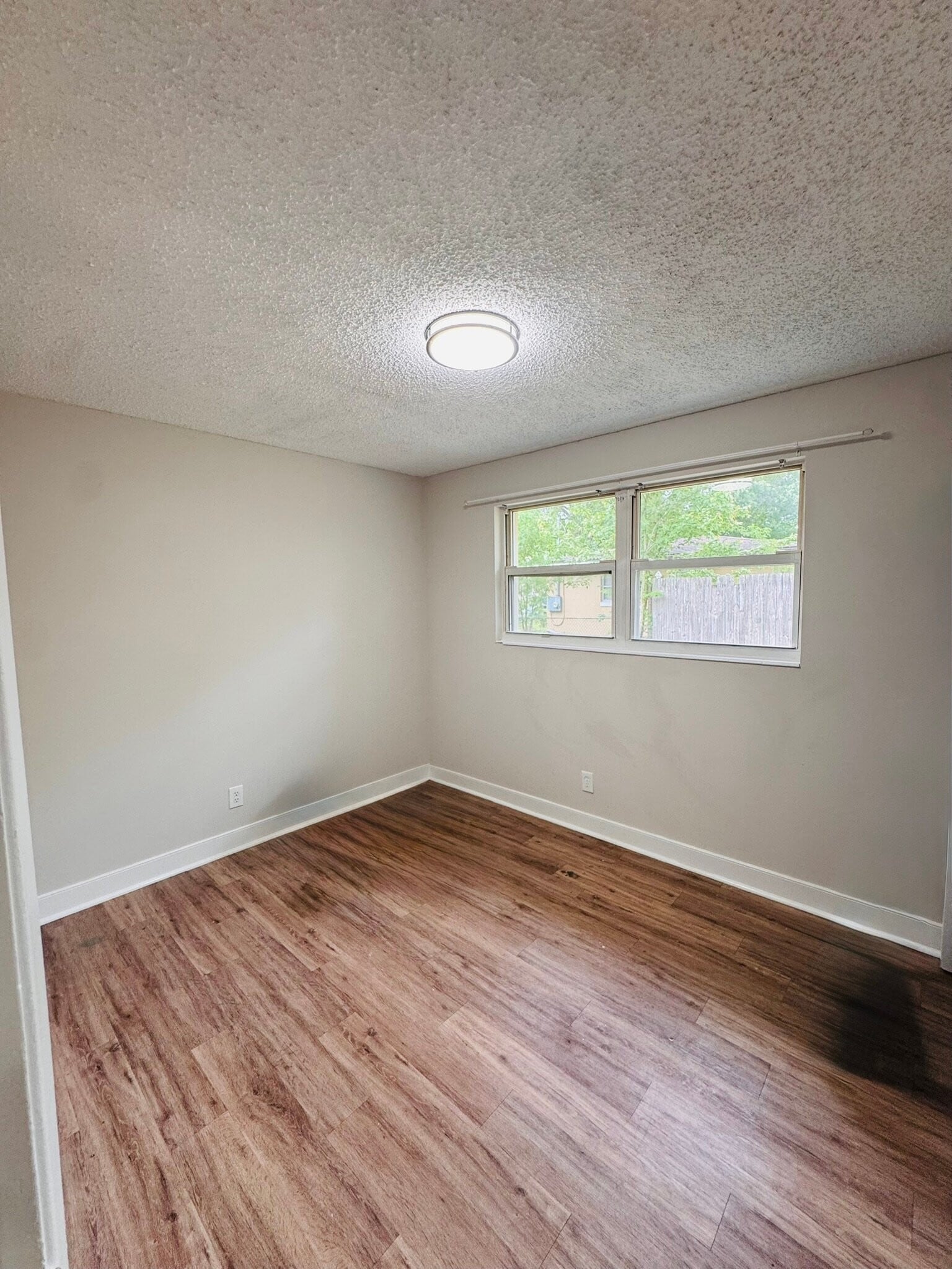 Building Photo - 2108 Burpee Dr