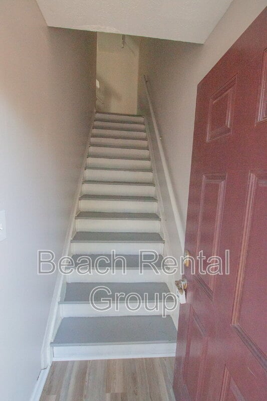 Building Photo - 209 Cedar St