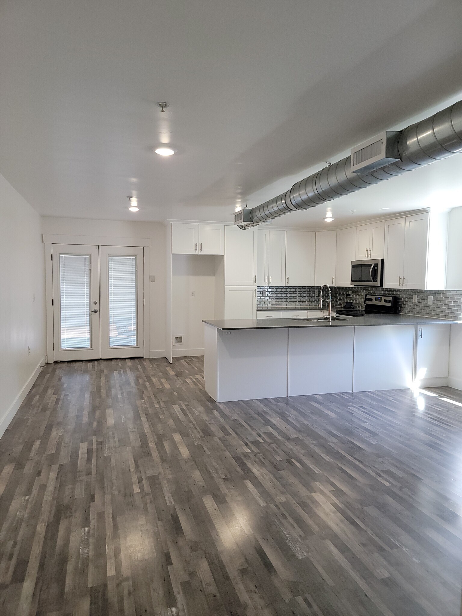 Building Photo - 606 W Girard Ave