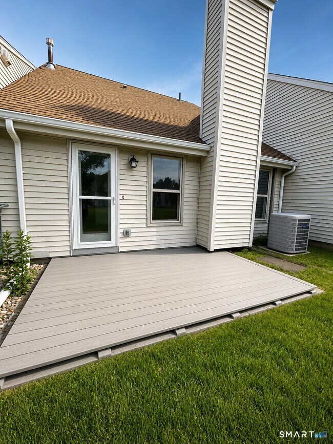 Building Photo - 10 Evergreen Pl