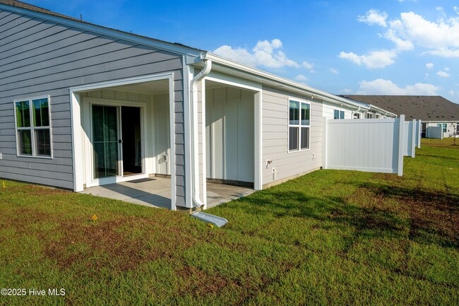 Building Photo - 3111 Edgehill Dr