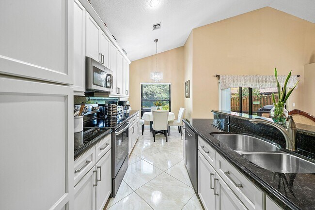 Building Photo - 13676 Cortez Dr