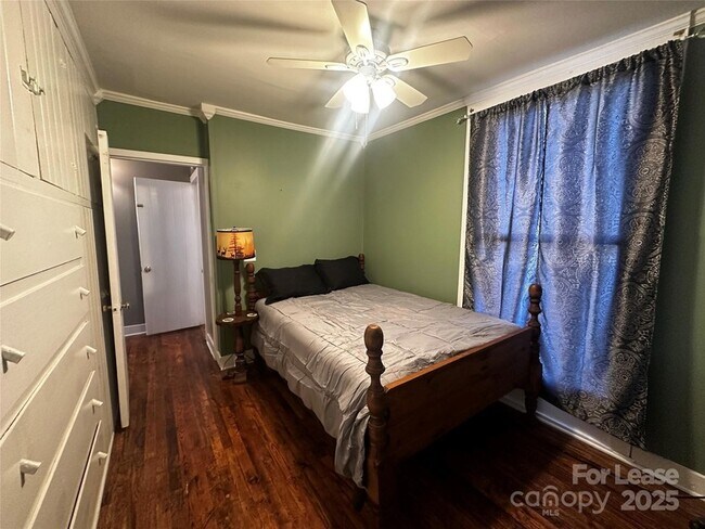 Building Photo - 717 Deep Gap Rd