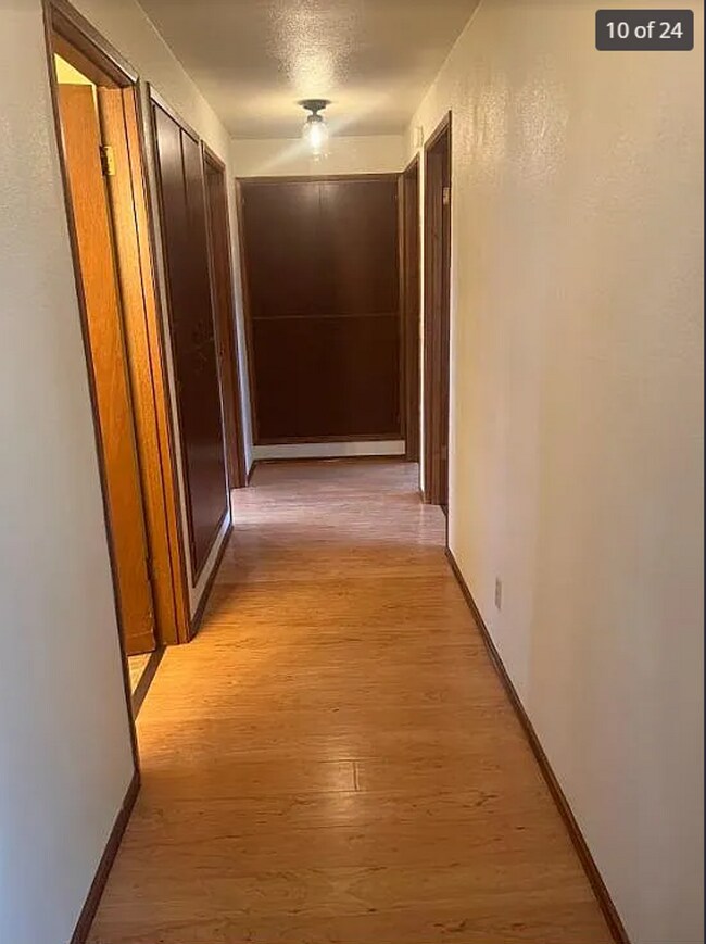 Building Photo - 3-Bed 2-bathroom Home