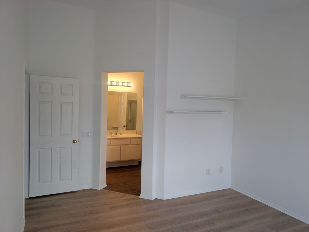 Building Photo - 154 California Ct