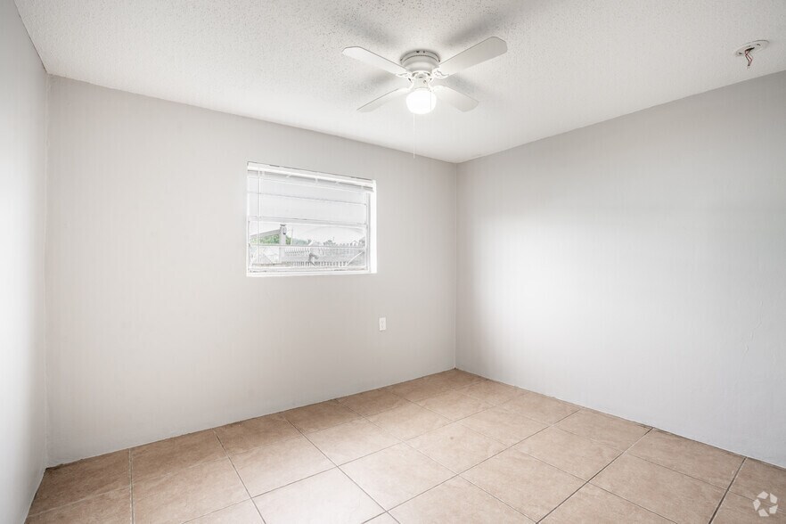 2BR, 1BA - 748SF - Bedroom - Viento Sereno Apartments