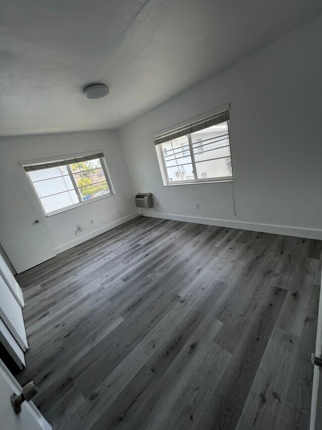 Building Photo - 535 73rd St