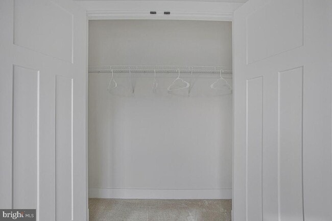 Building Photo - 408 Kosmill Dr