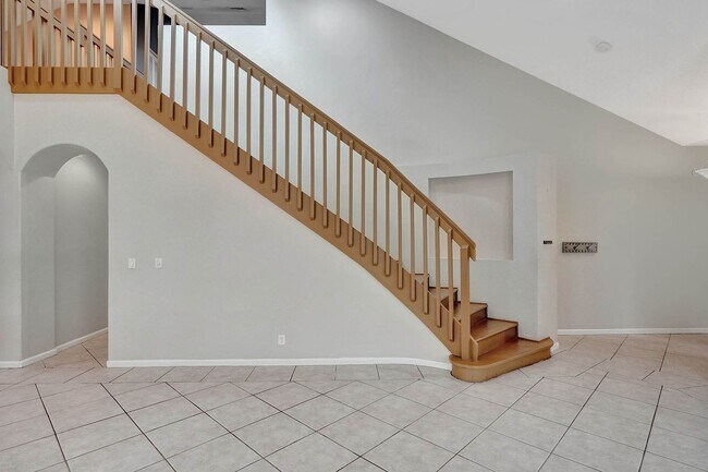 Building Photo - Amazing 4 Bedroom, 3 Bath home plus large 21'x11' loft located in Parkland Isles!