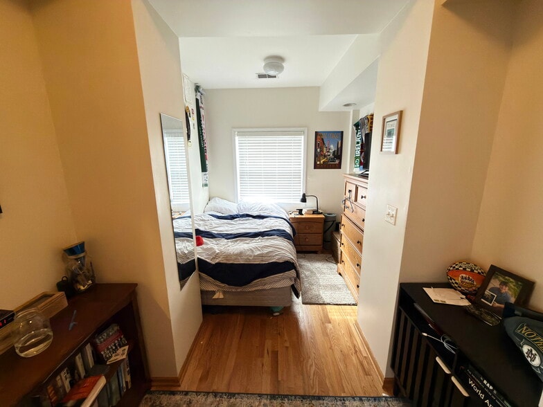 Building Photo - 1446 N Leavitt St