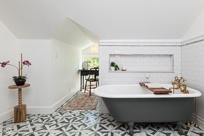 Building Photo - 322 E 37th St