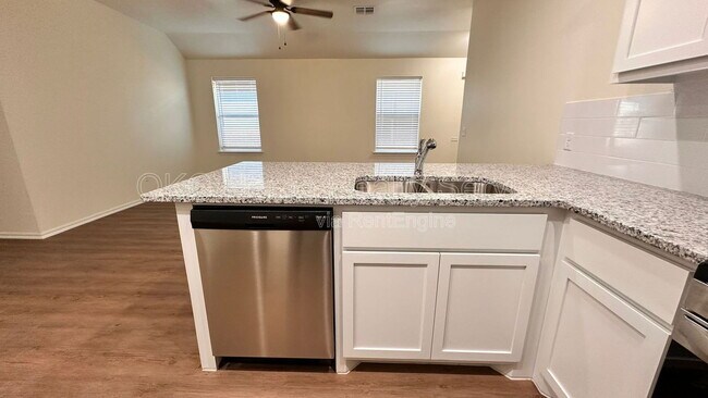 Building Photo - 11419 N University Ave