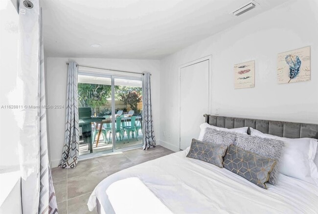 Building Photo - 1612 NE 16th Ave