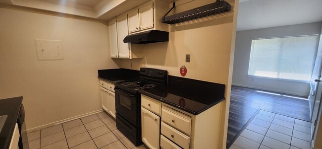 Building Photo - 8468001/37T