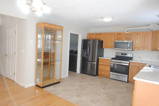 Building Photo - 65 Georgetown Dr