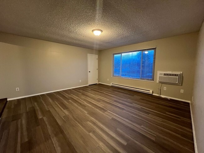 Building Photo - Lily1852 (KC-AM)