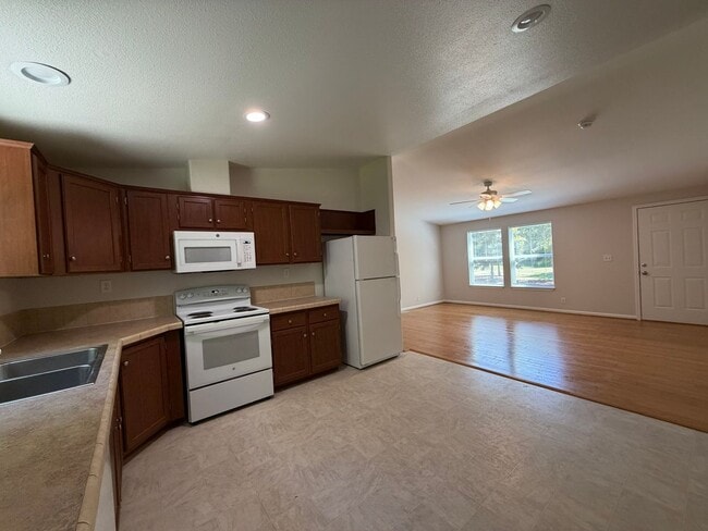 Building Photo - Peaceful Living – 3 Bedroom, 2 Bath Single-Family Home