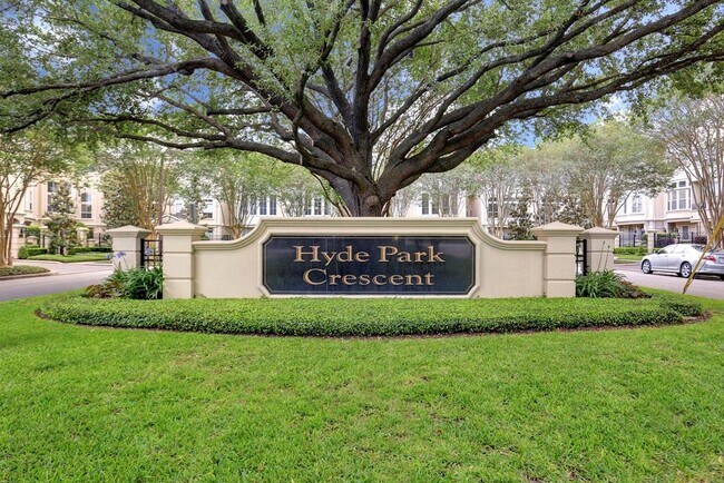 Building Photo - 1515 Hyde Park Blvd
