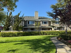 Building Photo - 321 Treasure Island Dr