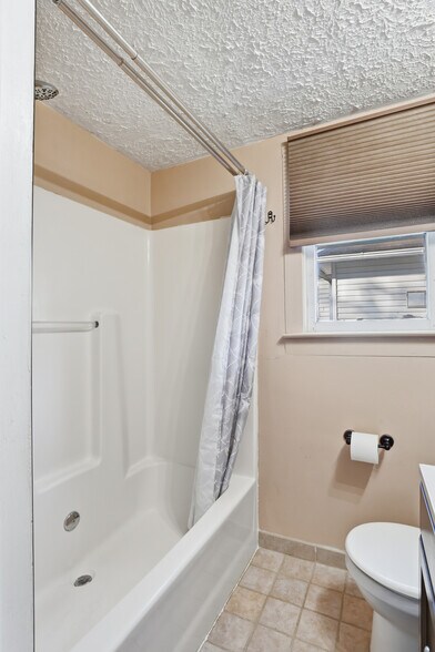 Bathroom - 216 W William St