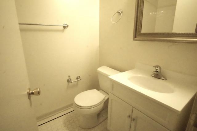 Building Photo - 2 bedroom in Chicago IL 60640