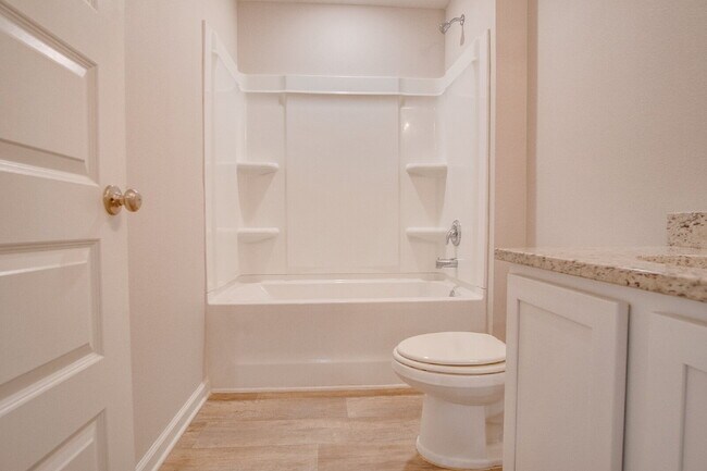 Building Photo - Lakeshore Preserve 3BR Home with Garage – Pet Friendly