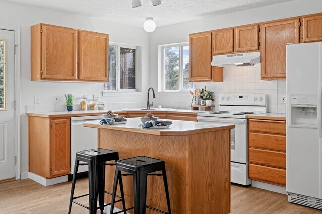 Building Photo - 3408 E 48th Ct