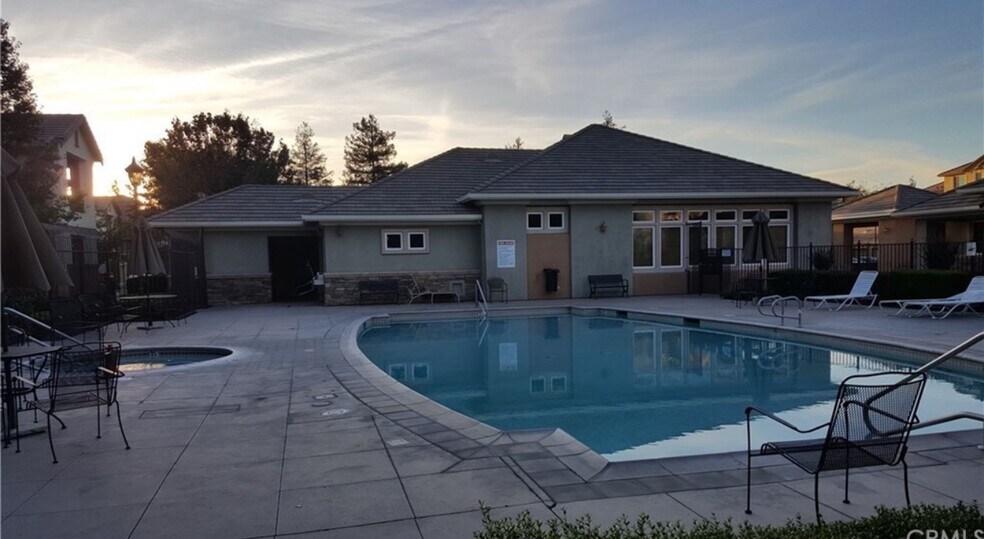 Building Photo - 1360 Shady Ln