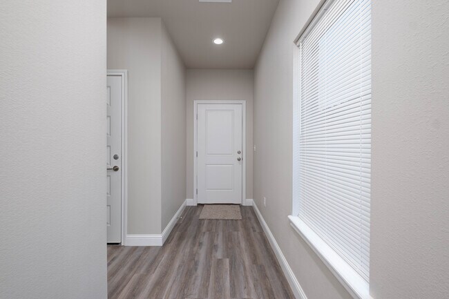 Building Photo - 1711 2nd Ave