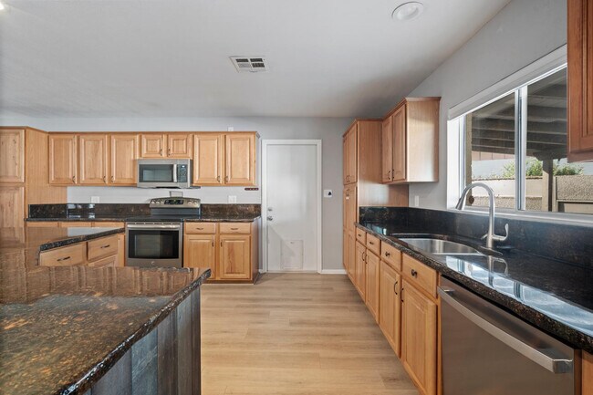 Building Photo - 4515 W Shaw Butte Dr