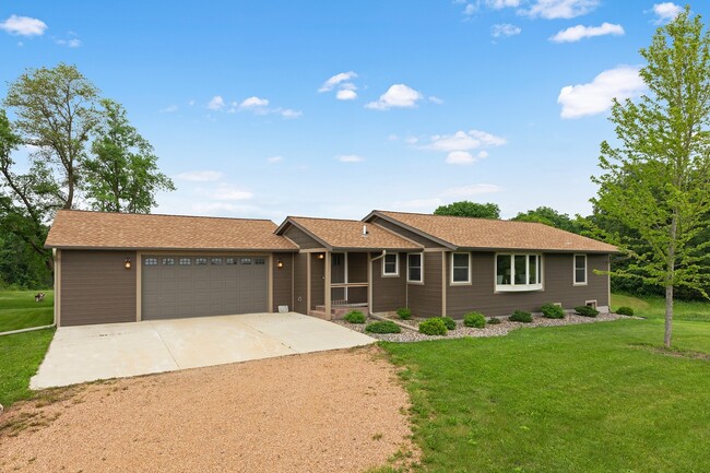 Building Photo - Remodeled 3 Bedroom Home in Minnetrista