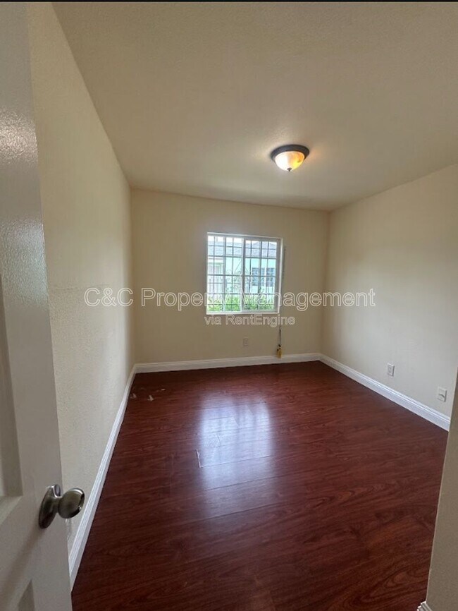 Building Photo - 1143 W 91st St