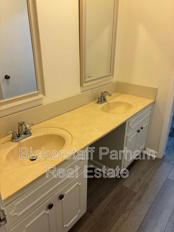 Building Photo - 5410 Kennedy St