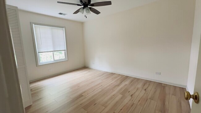 Building Photo - 1316 E Evergreen Dr