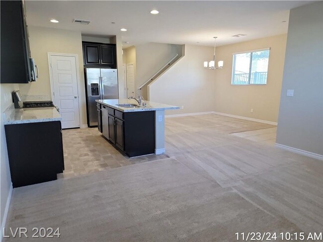 Building Photo - 3-BEDROOM TOWNHOME IN GATED NORTH LAS VEGA...