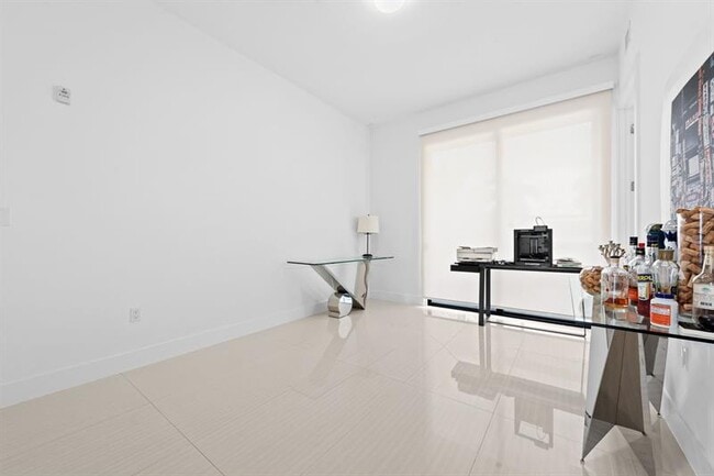 Building Photo - 60 Hendricks Isle