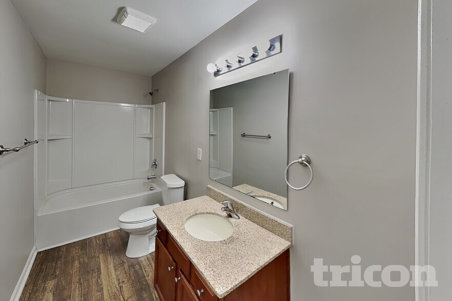 Building Photo - 5633 Idlewild Rd N