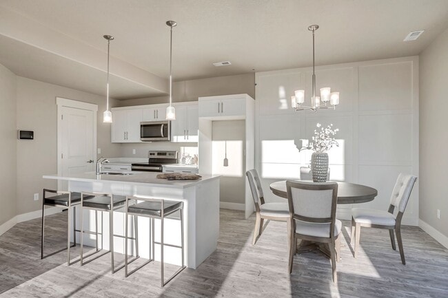 Building Photo - 3 Bedroom Townhome in Orem in a Great HOA Community!