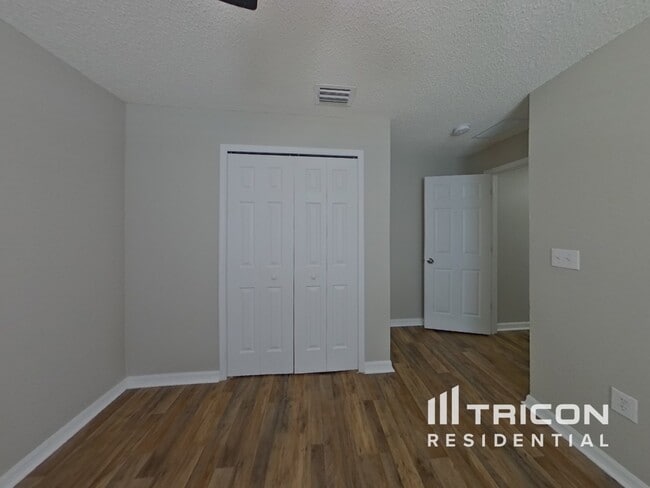 Building Photo - 11749 Lynmoor Dr