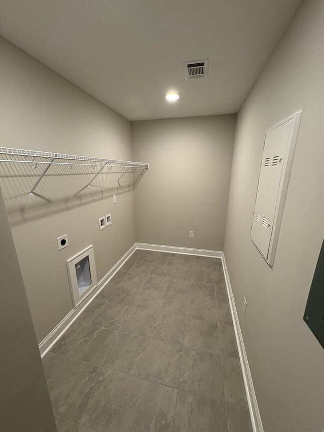 Building Photo - 127 Hunters Hill Wy