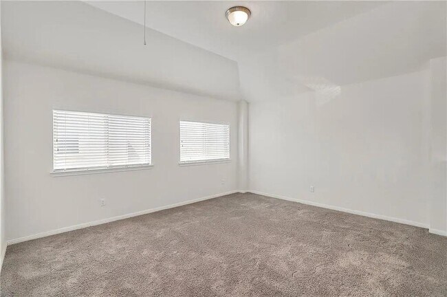 Building Photo - 541 Palmilla St