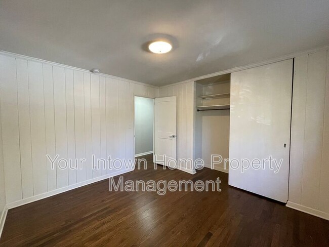 Building Photo - 1525 Sanden Ferry Dr