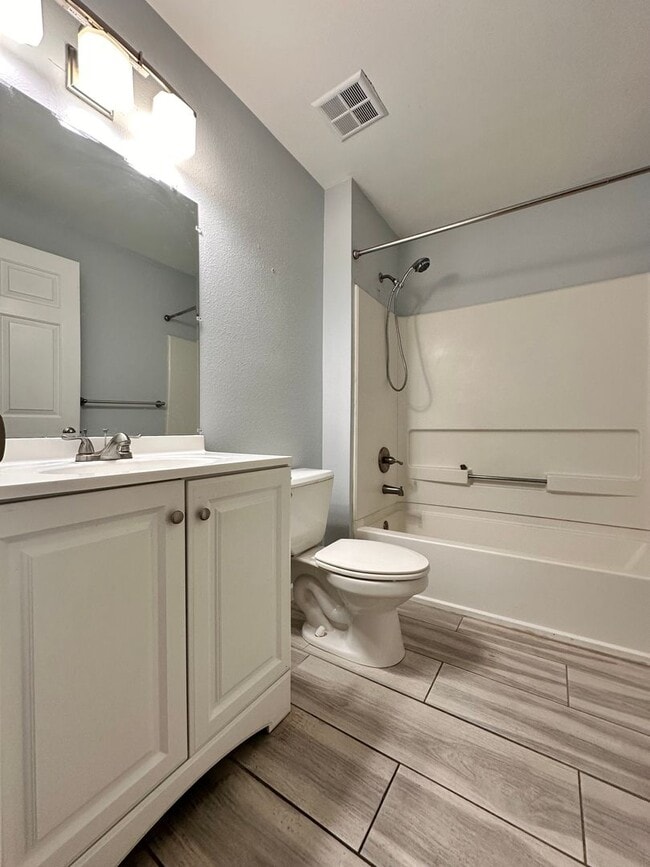 Building Photo - Recently Remodeled 2B/2B Unfurnished Condo in Indian Lake