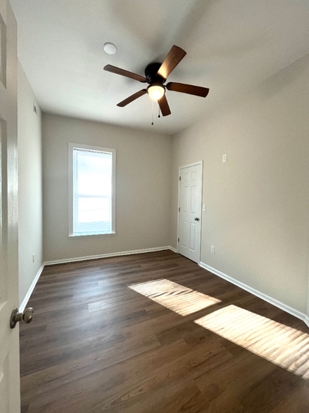 Building Photo - 711 S Jackson St