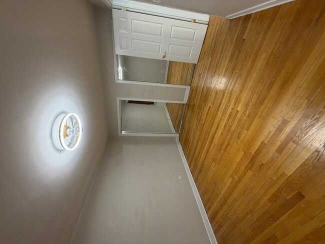 Building Photo - 7400 N Sheridan Rd