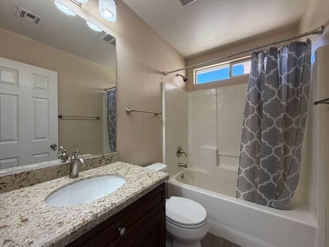 Building Photo - SPACIOUS SINGLE STORY HOME IN SOUTHERN HIGHLANDS WITH NEW KITCHEN APPLIANCES