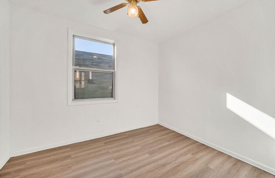 Building Photo - 2258 N Central Ave