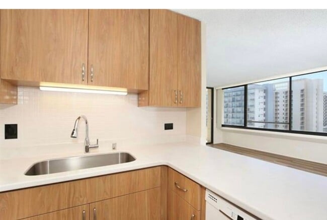 Building Photo - Aloha Towers