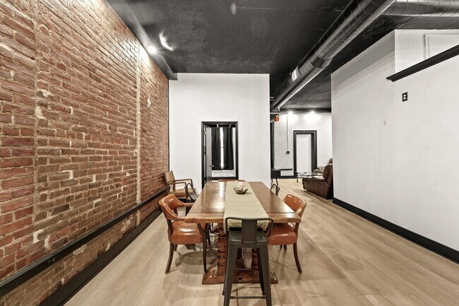 Building Photo - 136 Court St